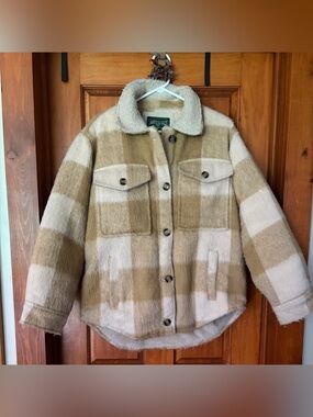 American Eagle Women’s heavy Shacket Tan plaid